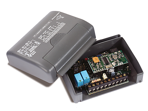 Cardin INTBTC4 Bleutooth interface met 4 relais in behuizing